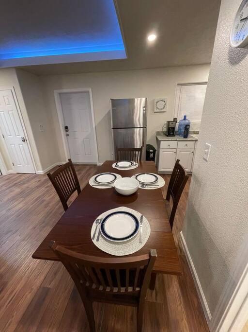 Ferienwohnung Brand New 2Br Cute Blue Led In North Fresno Exterior foto
