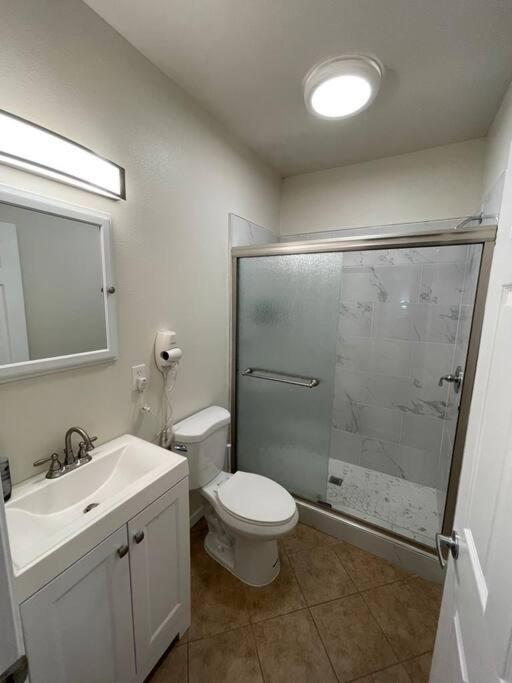Ferienwohnung Brand New 2Br Cute Blue Led In North Fresno Exterior foto