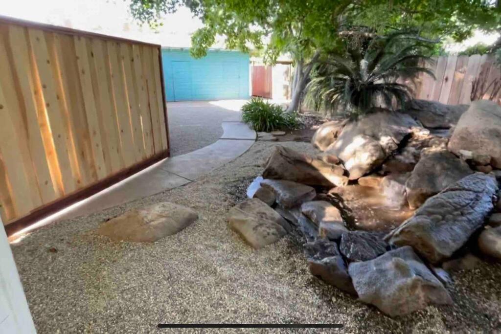 Ferienwohnung Brand New 2Br Cute Blue Led In North Fresno Exterior foto